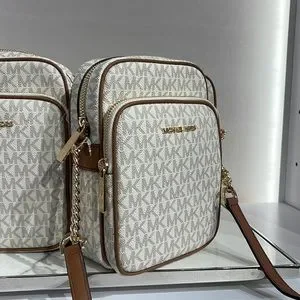 【Michael Kors】JET SET TRAVEL MD NS CHAIN CROSSBODY☆ MICHAEL KORS Jet Set Travel Signature Medium NS Chain